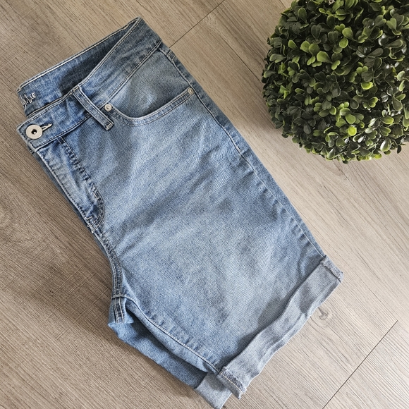 Light denim Jort, Jeans Short on Trend✨️ - Picture 1 of 8
